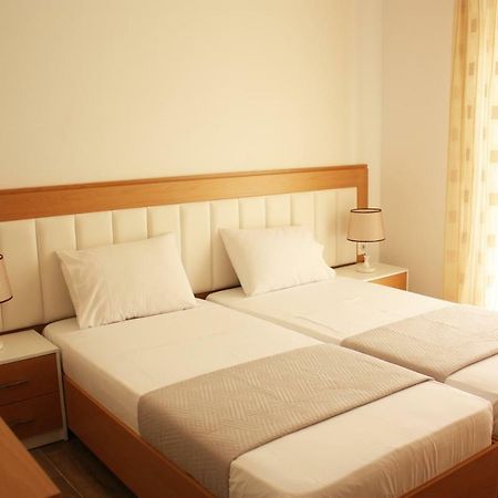 Alexandra'S Apartments Sarandë Eksteriør bilde