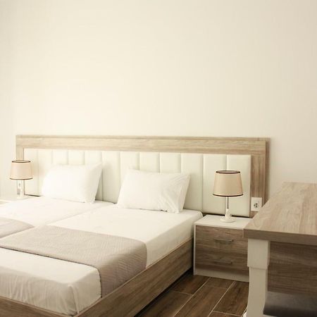 Alexandra'S Apartments Sarandë Eksteriør bilde
