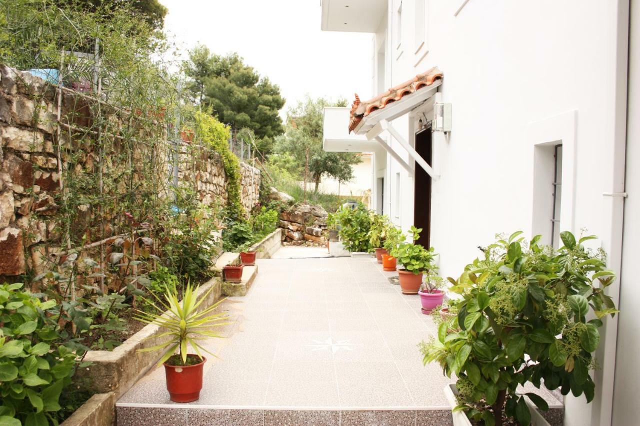 Alexandra'S Apartments Sarandë Eksteriør bilde