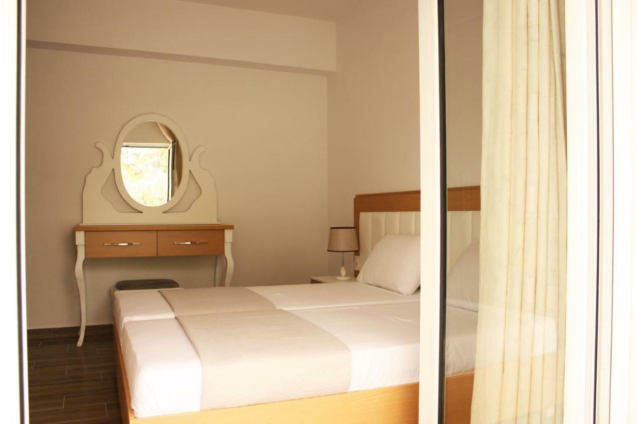 Alexandra'S Apartments Sarandë Eksteriør bilde