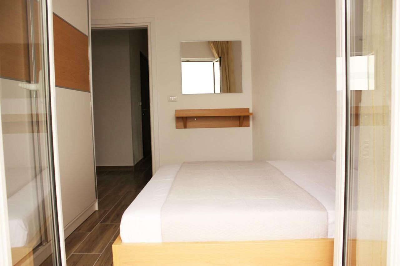 Alexandra'S Apartments Sarandë Eksteriør bilde