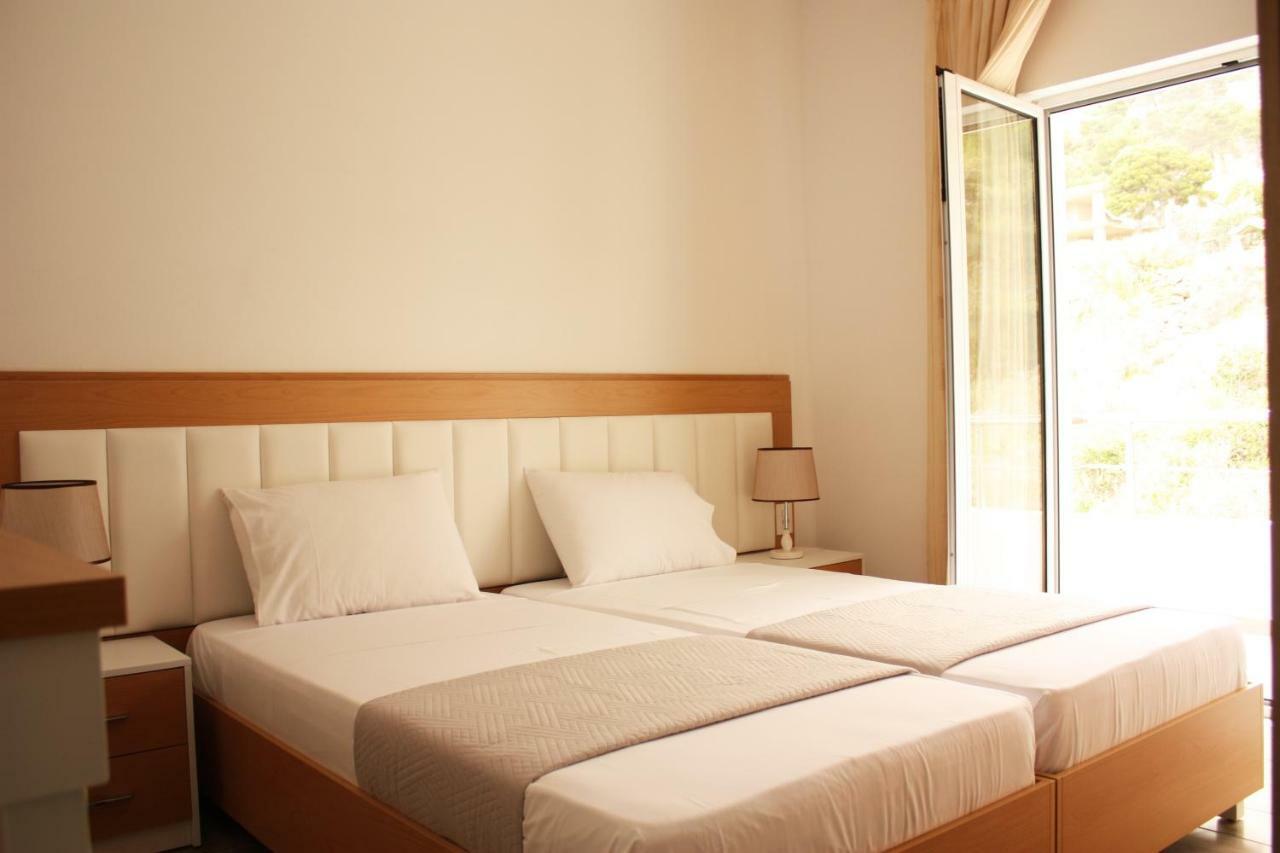 Alexandra'S Apartments Sarandë Eksteriør bilde