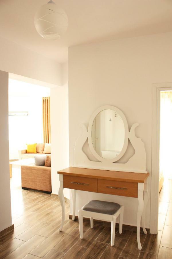 Alexandra'S Apartments Sarandë Eksteriør bilde