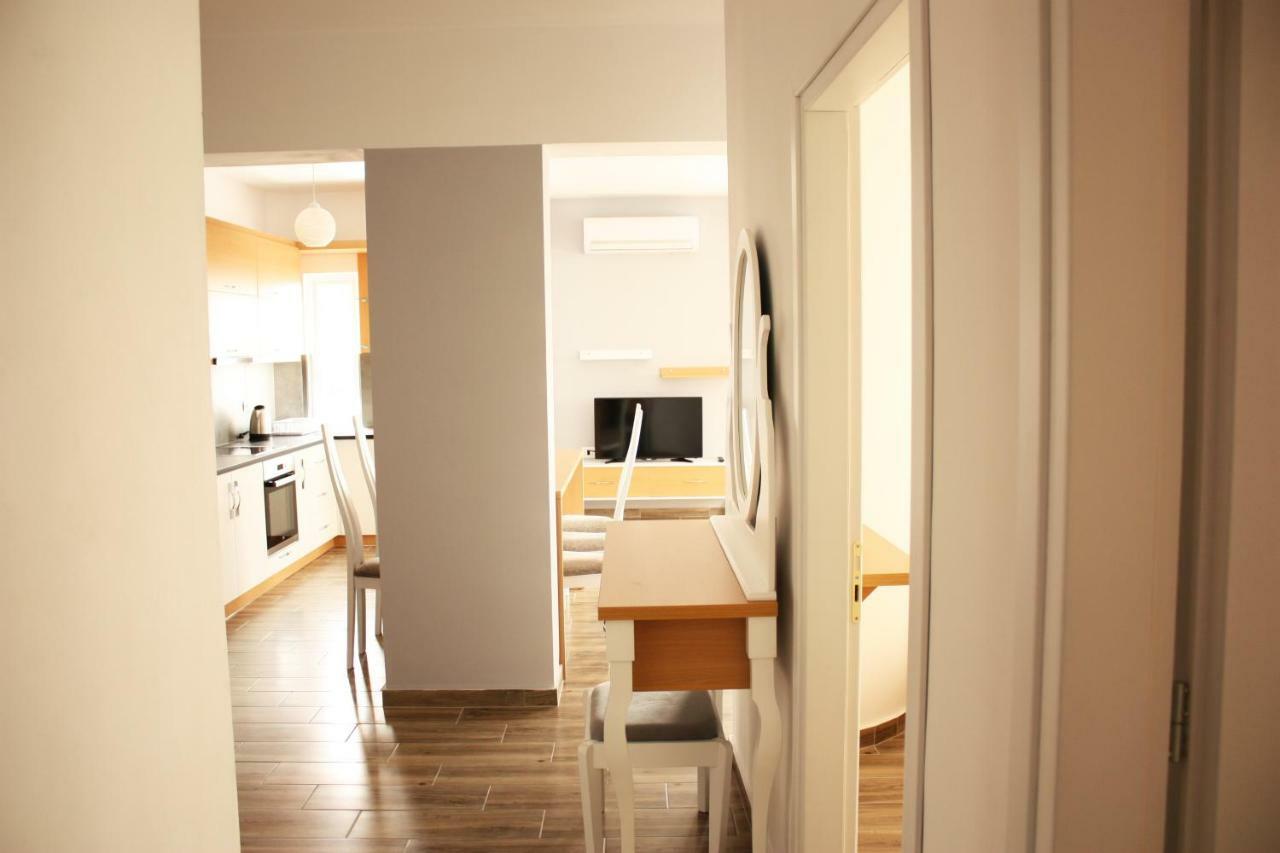 Alexandra'S Apartments Sarandë Eksteriør bilde