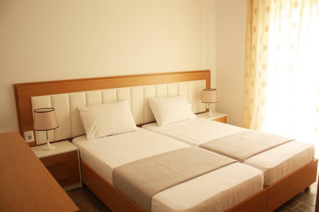 Alexandra'S Apartments Sarandë Eksteriør bilde