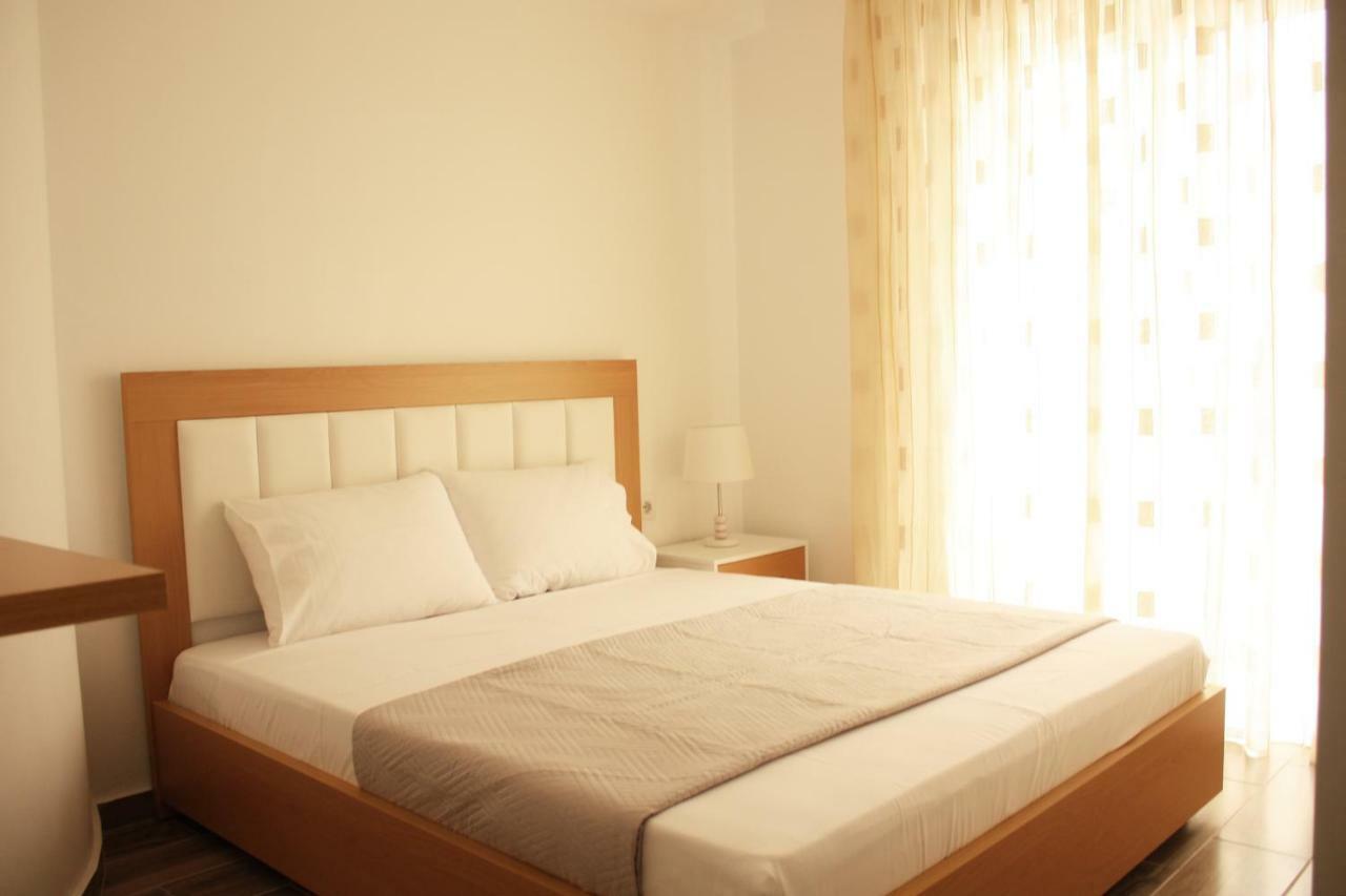 Alexandra'S Apartments Sarandë Eksteriør bilde