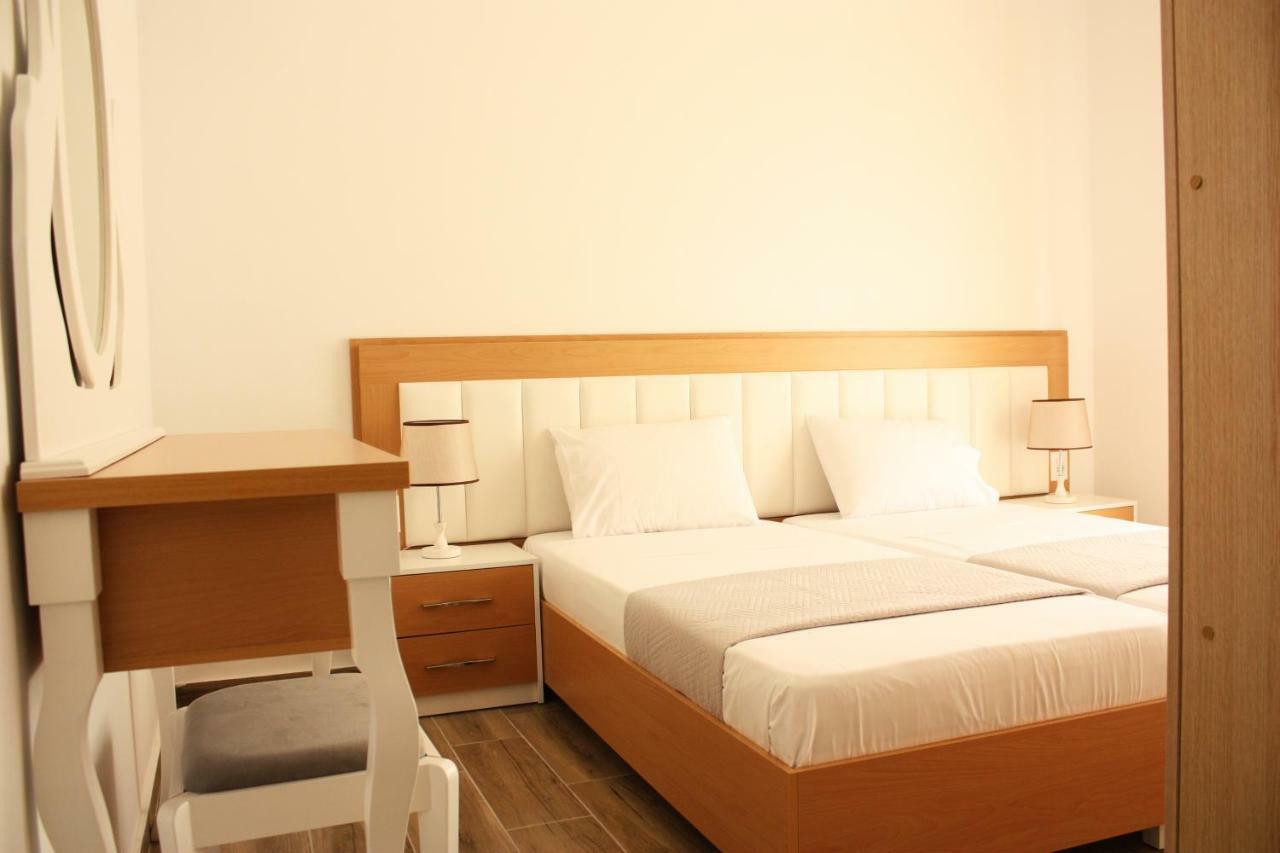 Alexandra'S Apartments Sarandë Eksteriør bilde