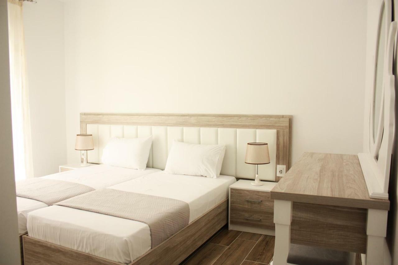 Alexandra'S Apartments Sarandë Eksteriør bilde