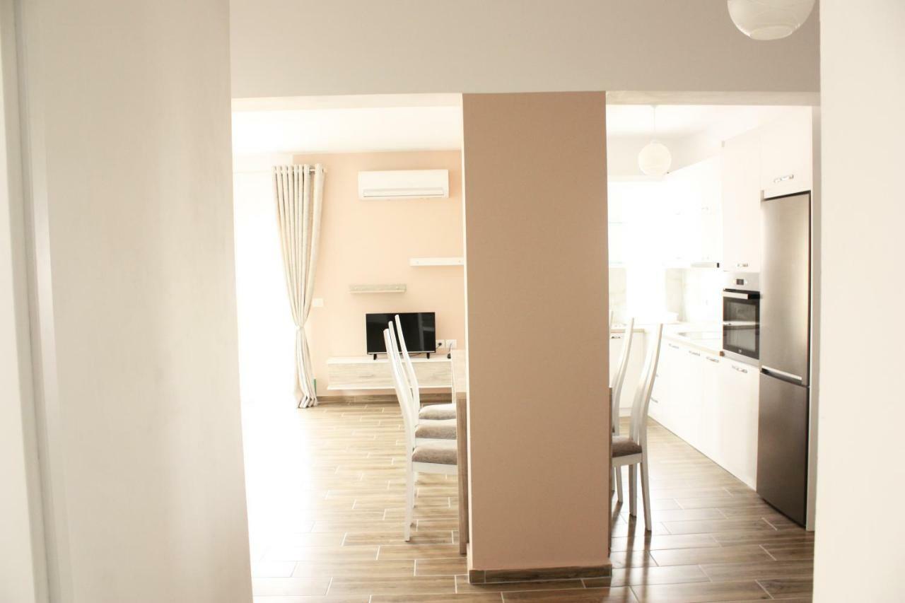 Alexandra'S Apartments Sarandë Eksteriør bilde