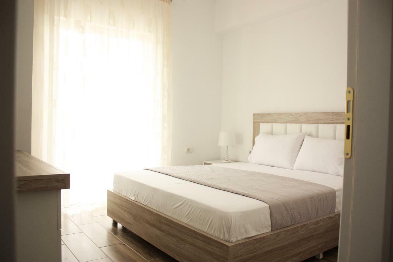 Alexandra'S Apartments Sarandë Eksteriør bilde