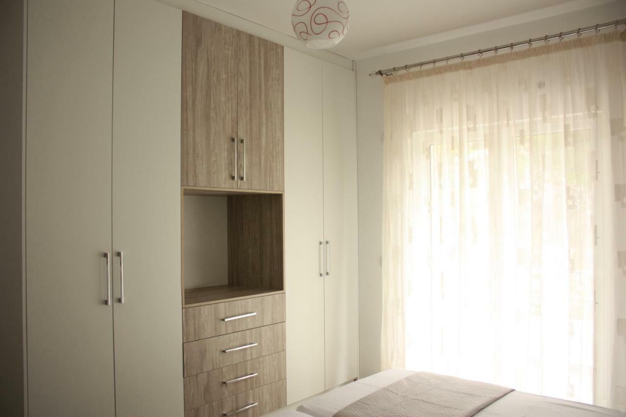 Alexandra'S Apartments Sarandë Eksteriør bilde