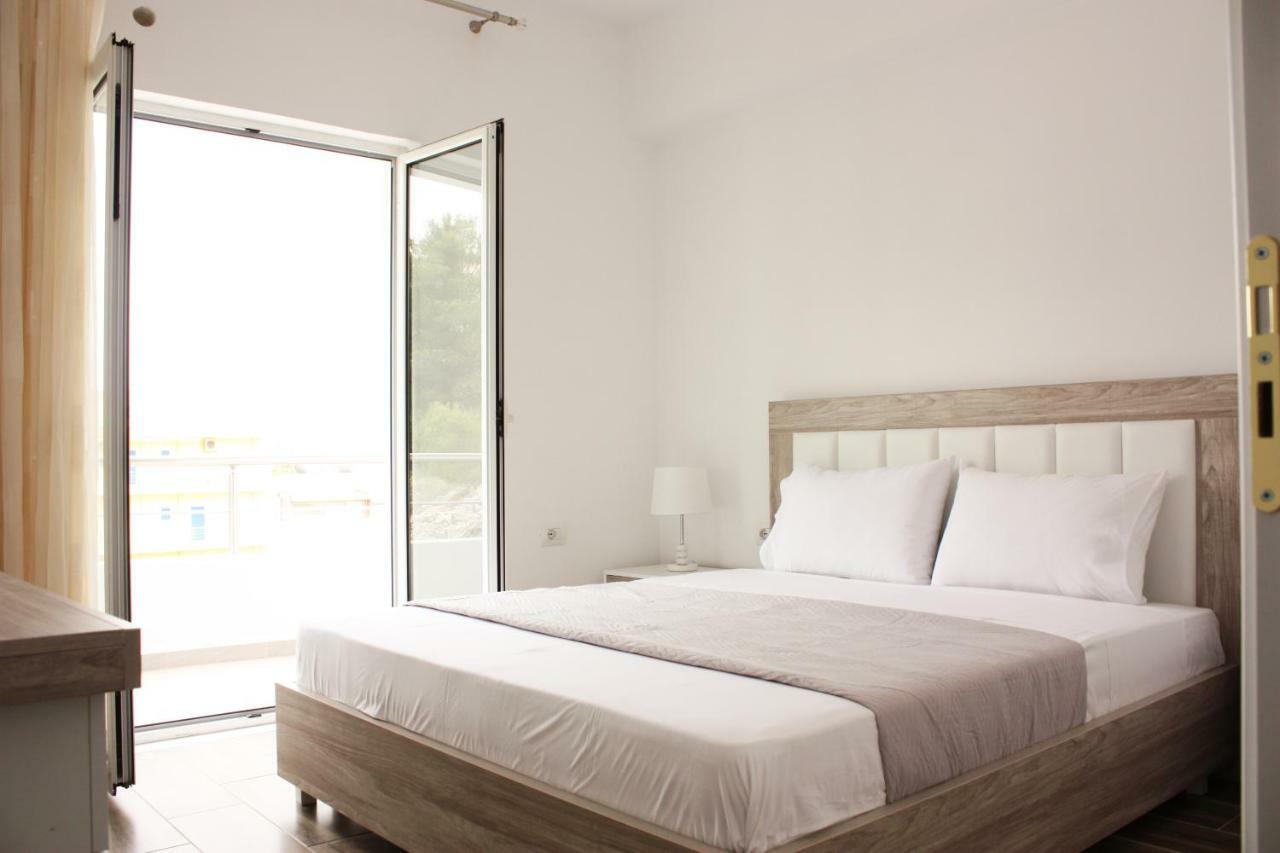 Alexandra'S Apartments Sarandë Eksteriør bilde