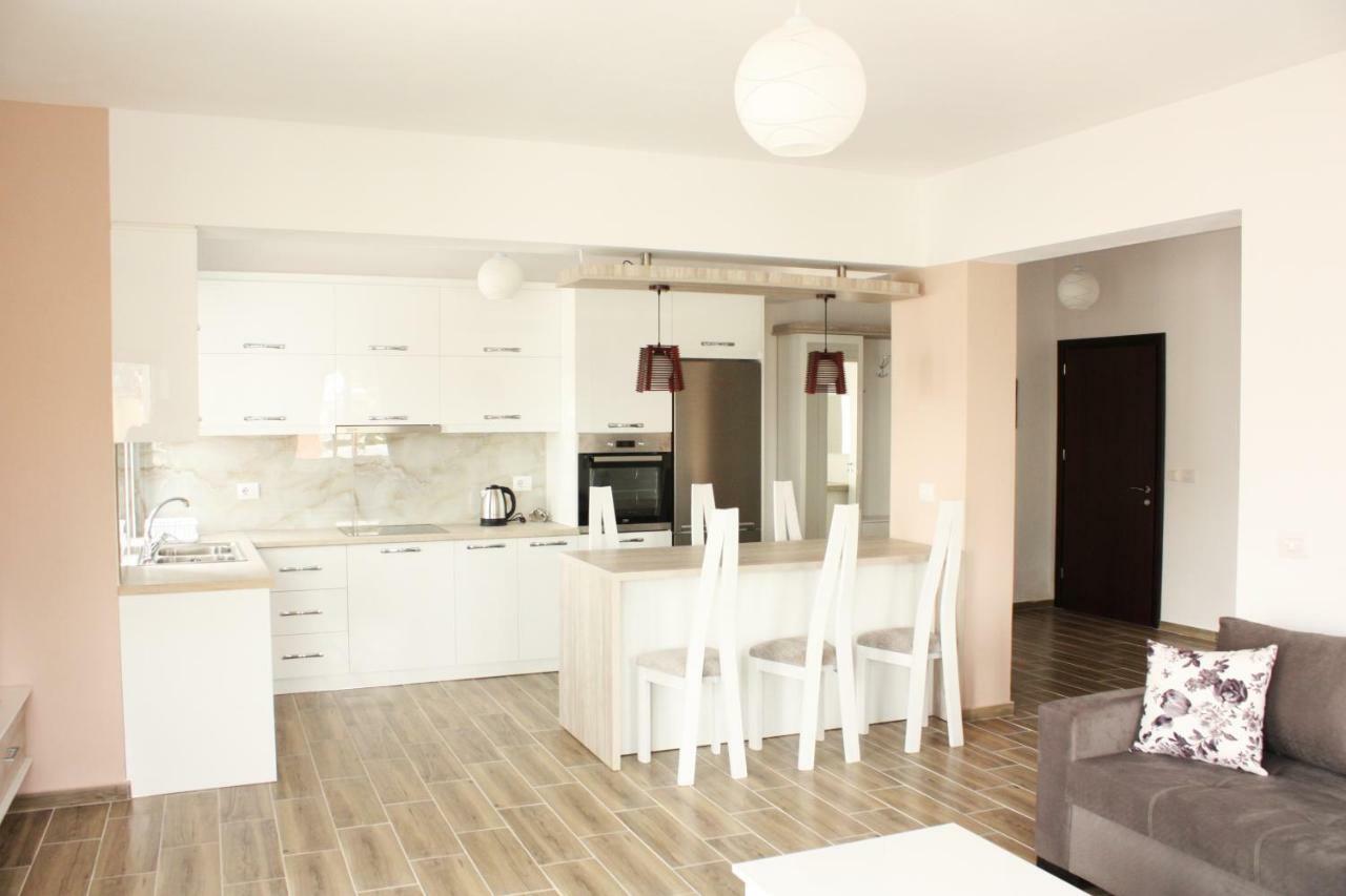 Alexandra'S Apartments Sarandë Eksteriør bilde