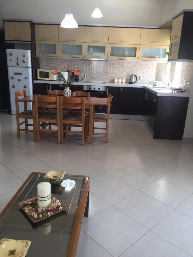 Alexandra'S Apartments Sarandë Eksteriør bilde