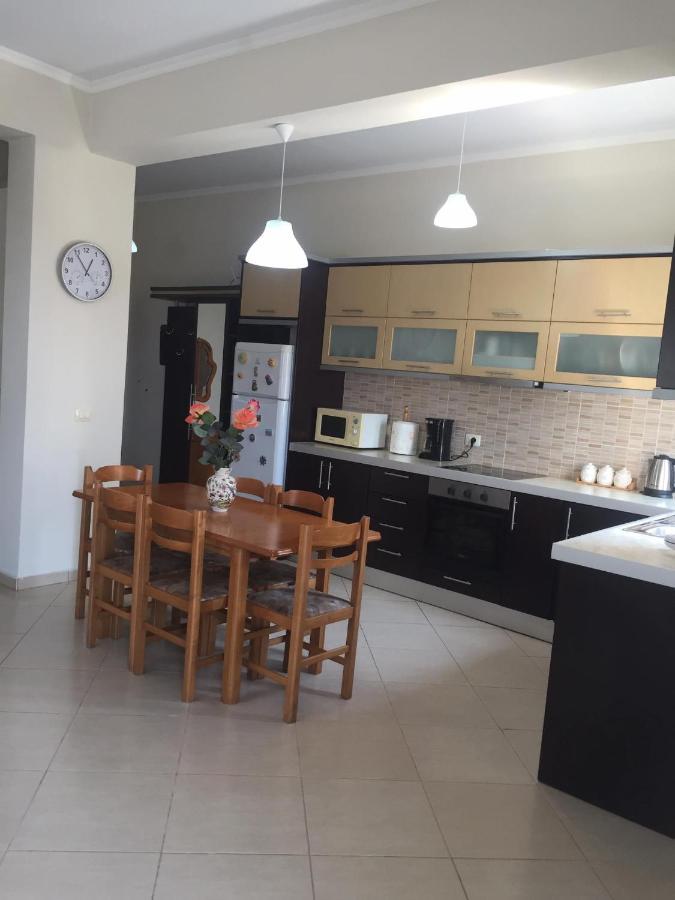 Alexandra'S Apartments Sarandë Eksteriør bilde