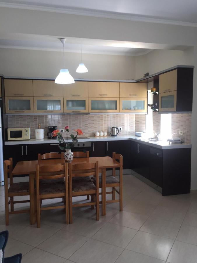 Alexandra'S Apartments Sarandë Eksteriør bilde