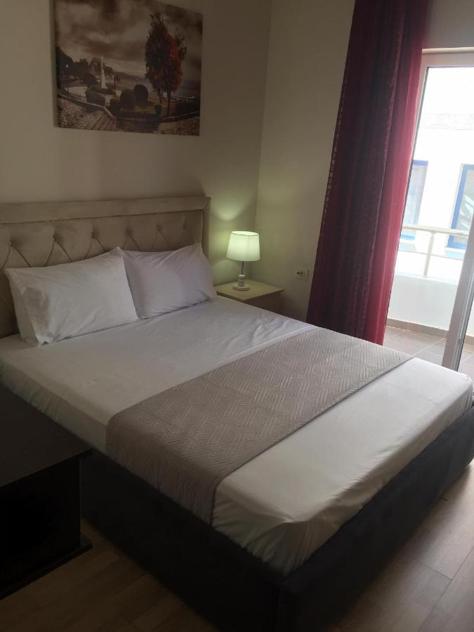 Alexandra'S Apartments Sarandë Eksteriør bilde